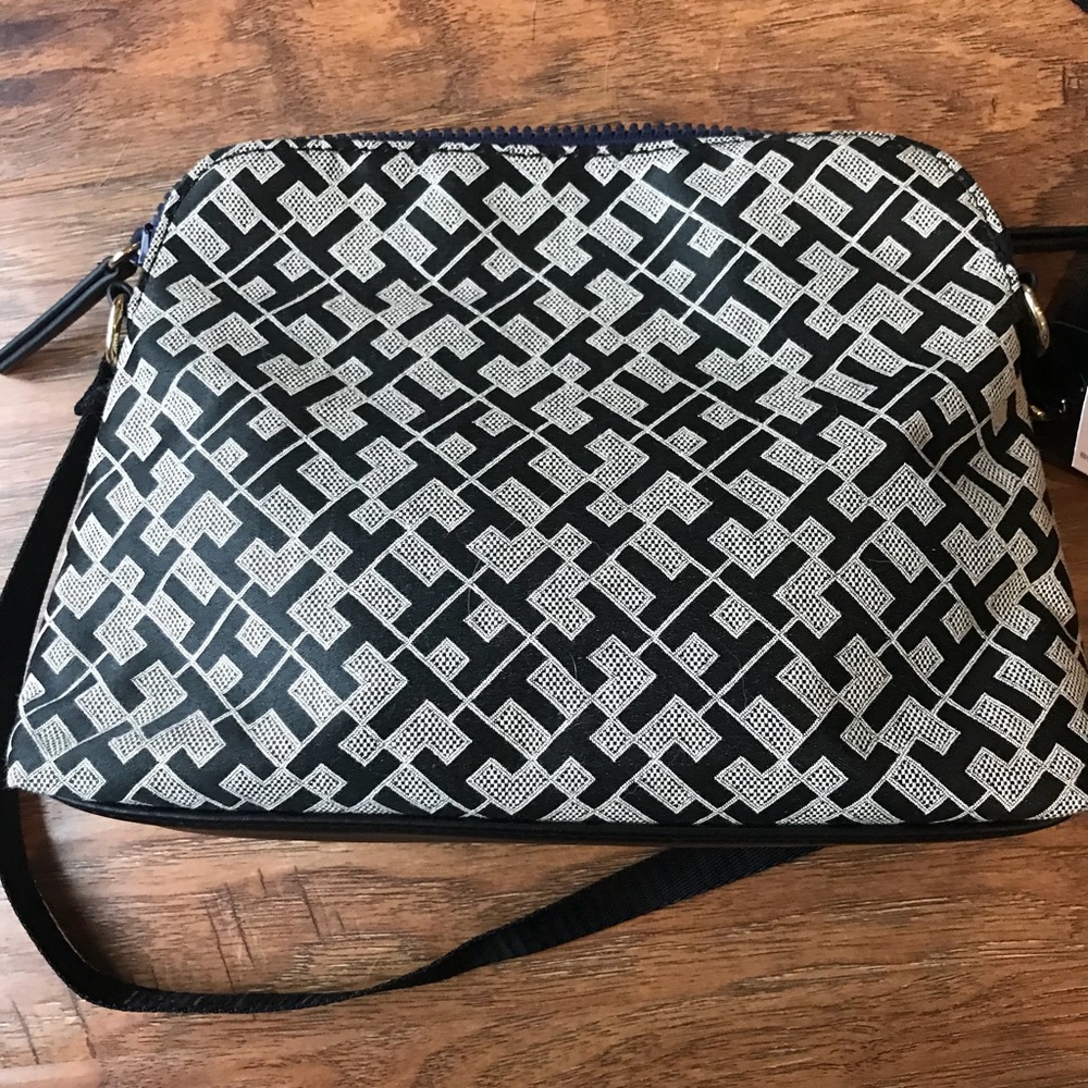 New Tommy Hilfiger Crossbody Purse - Picture 4 of 5